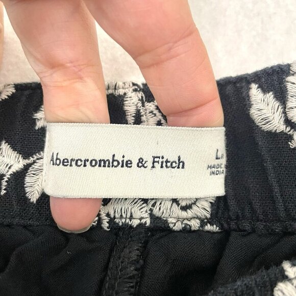 Abercrombie & Fitch Linen Blend Embroidered Floral Pull-On Shorts Black sz Large - Picture 4 of 5